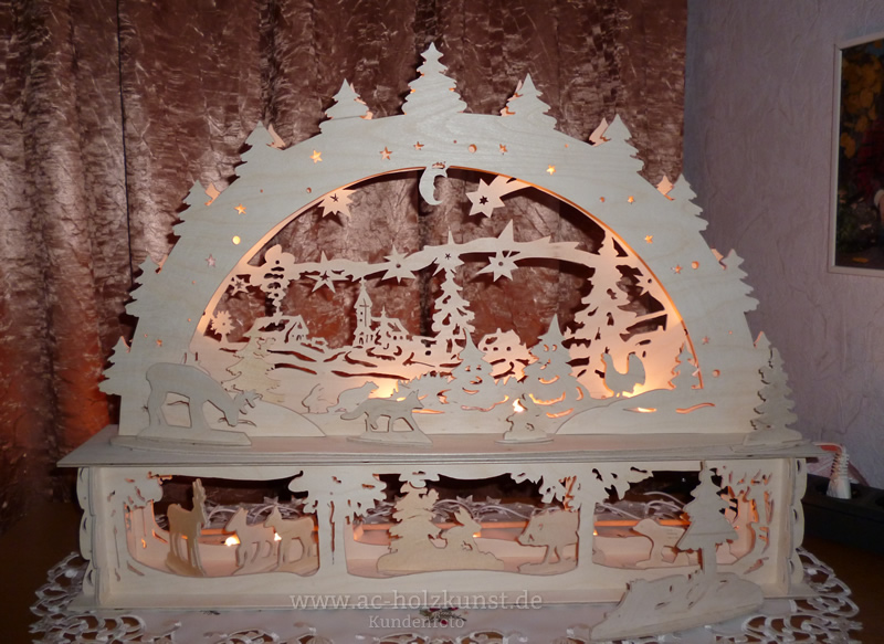 Schwibbogen Erzgebirge Wald beleuchtet