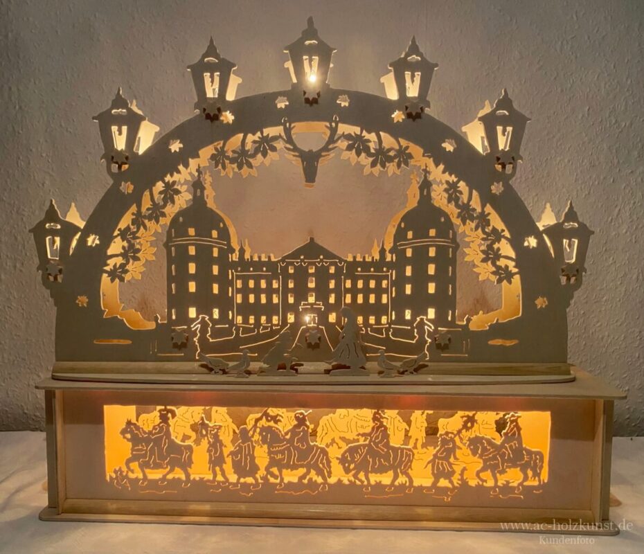 Schwibbogen Schloss Moritzburg mit Sockel Laubsägearbeit